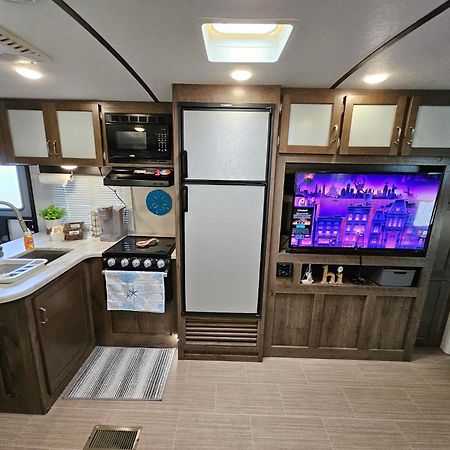 Hailey'S Beach-N-Bay Rv Resort Gilchrist Exteriör bild