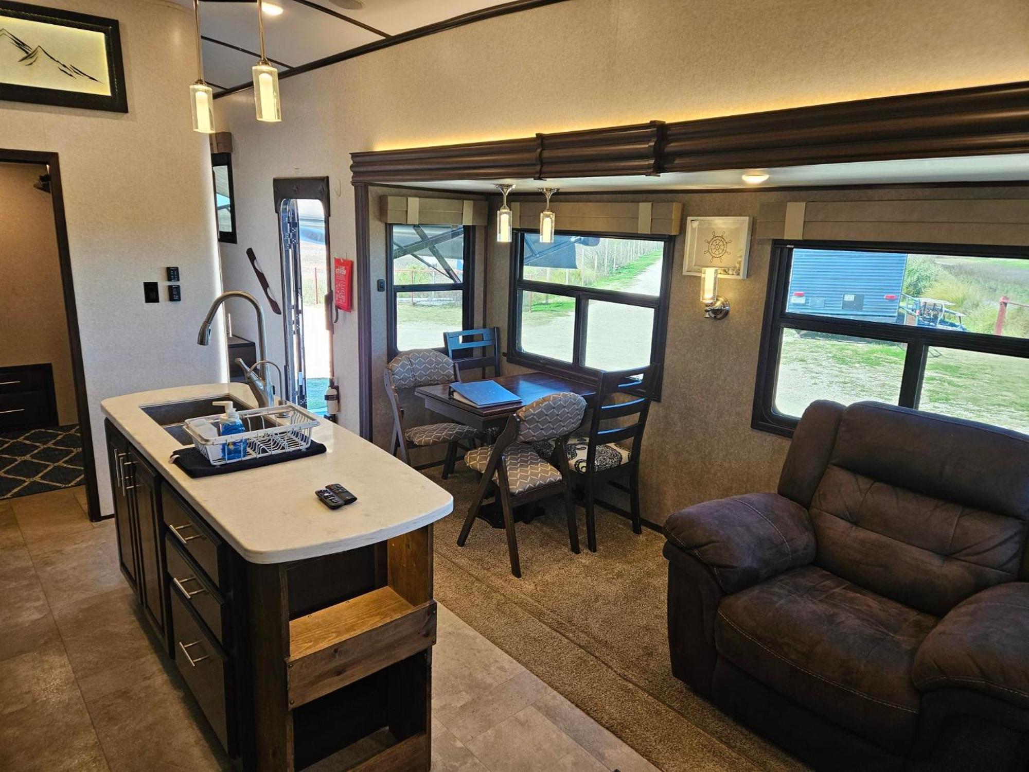 Hailey'S Beach-N-Bay Rv Resort Gilchrist Exteriör bild