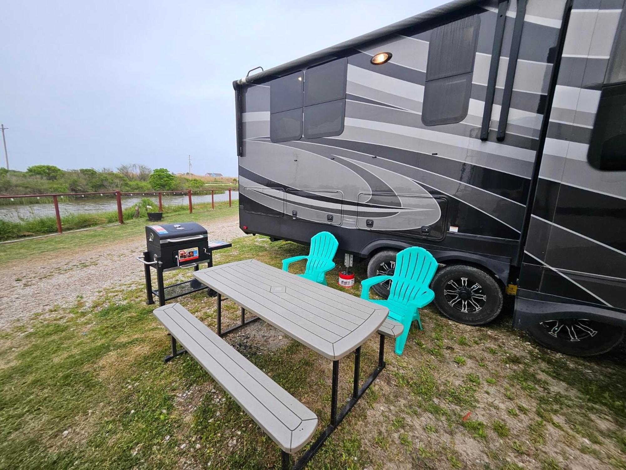 Hailey'S Beach-N-Bay Rv Resort Gilchrist Exteriör bild