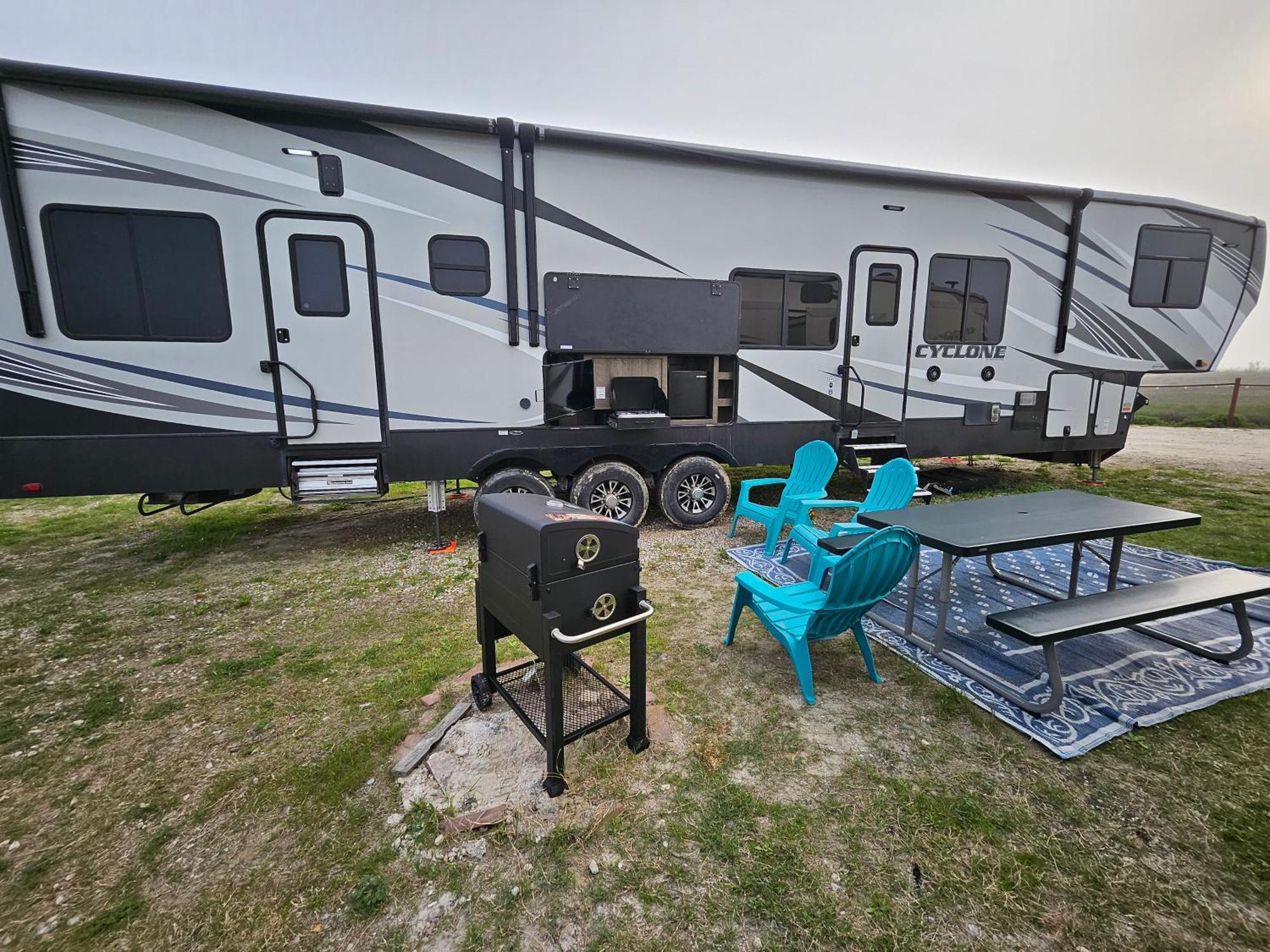 Hailey'S Beach-N-Bay Rv Resort Gilchrist Exteriör bild